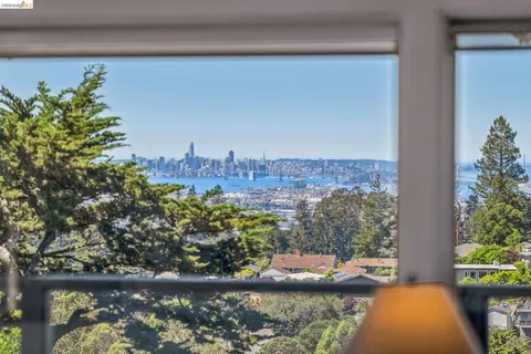 $989,000 | 2250 Pelham Place, Oakland, CA 94611