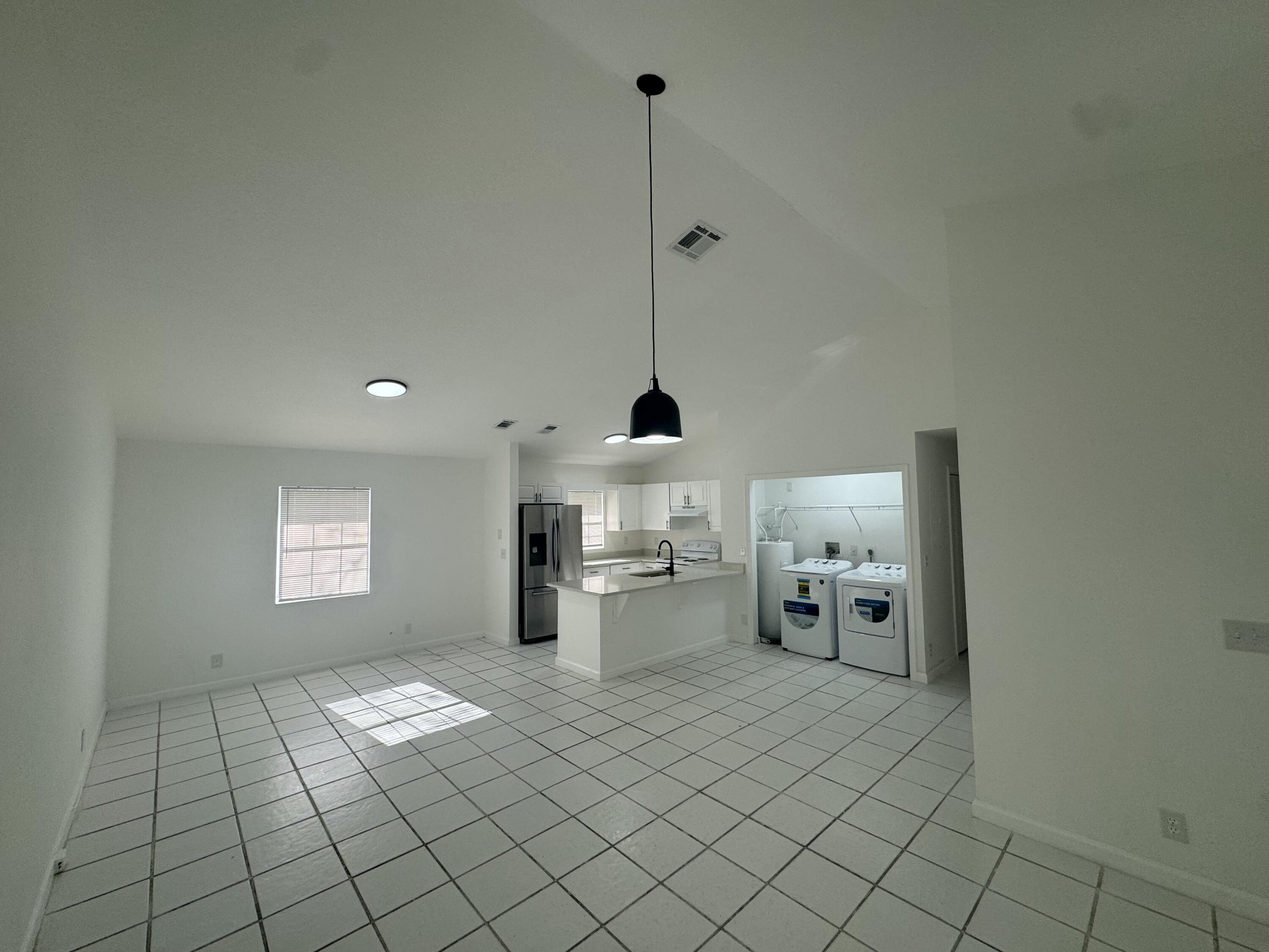 1046 Goldenrod Road, Unit 1048 Wellington, FL 33414 - Photo 4 of 10