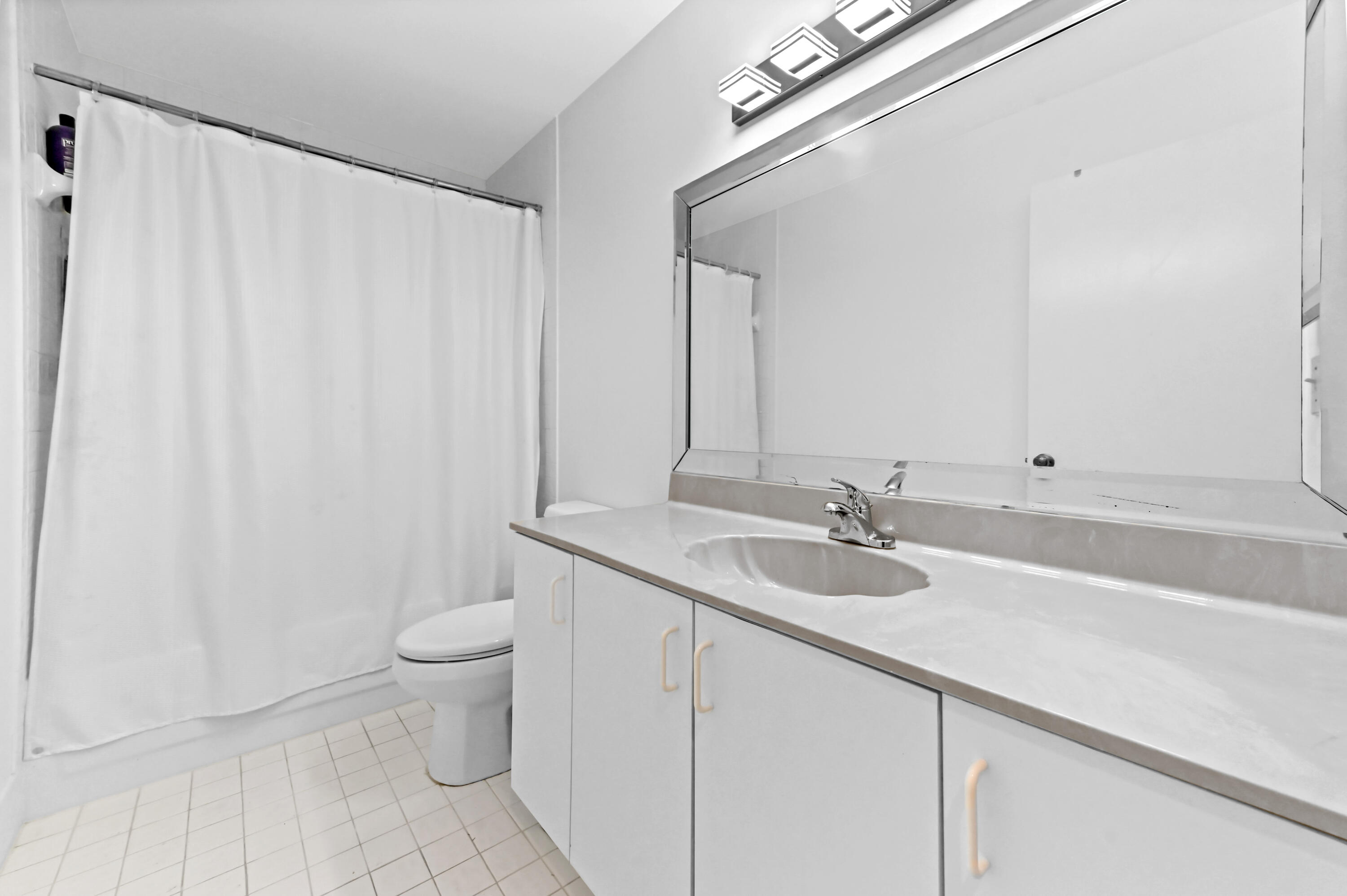 18538 Breezy Palm Way Boca Raton, FL 33496 - Photo 25 of 56 05 Bathroom 01