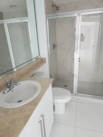 $3,999 | 325 South Biscayne Boulevard, Unit 921, Miami, FL 33131