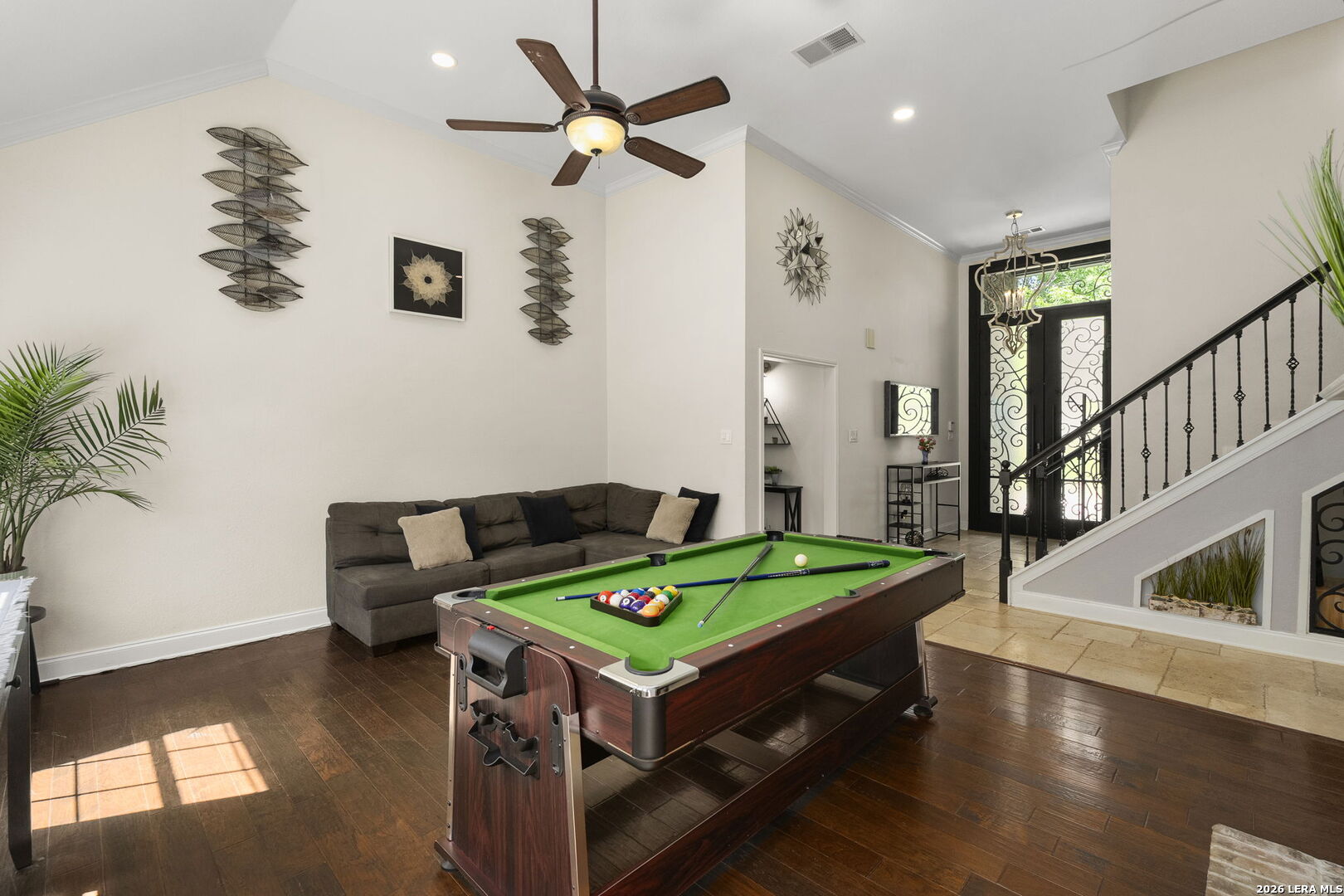 10918 Hunters Way Helotes, TX 78023 - Photo 11 of 49 a room with furniture and a table