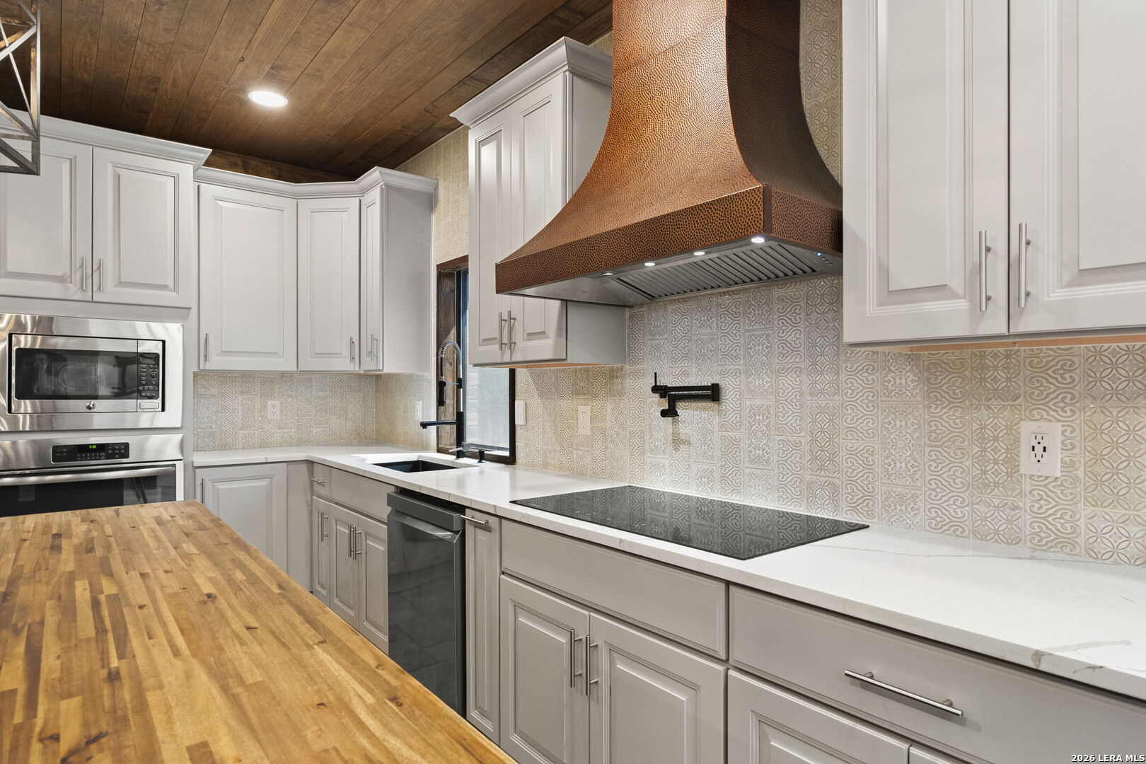 10918 Hunters Way Helotes, TX 78023 - Photo 17 of 49