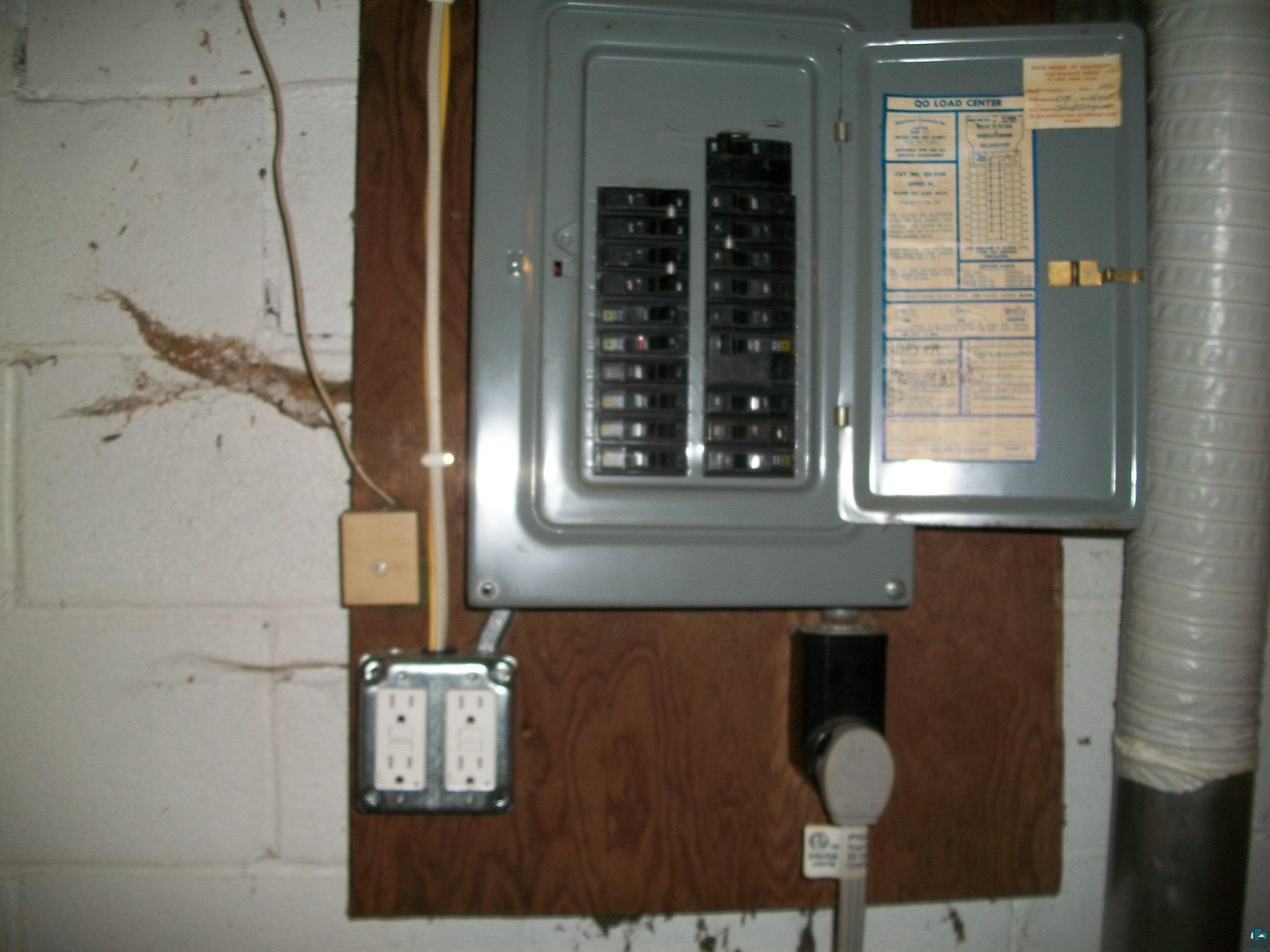 3917 Highway 5 Hibbing, MN 55746 - Photo 27 of 36 Utility room featuring electric panel