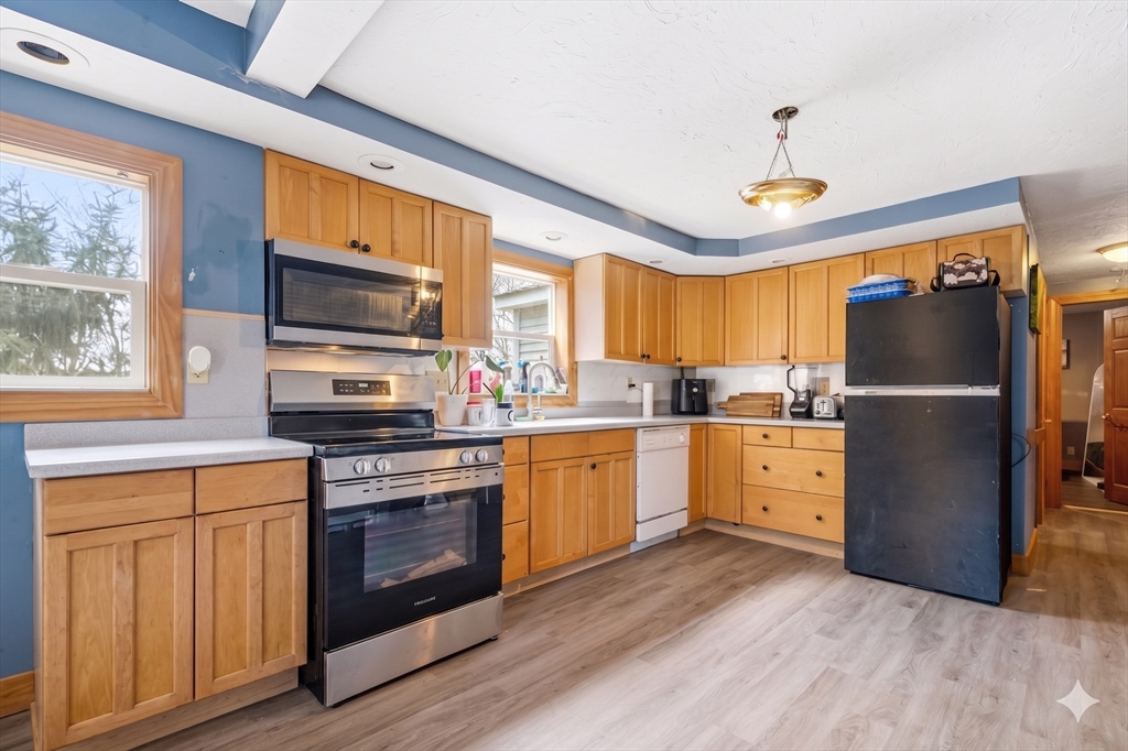 20 George Street Fitchburg, MA 01420 - Photo 3 of 34