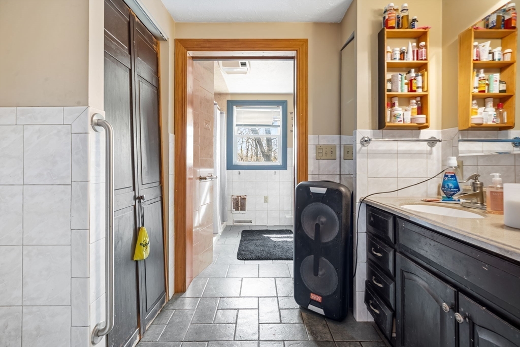 20 George Street Fitchburg, MA 01420 - Photo 10 of 34