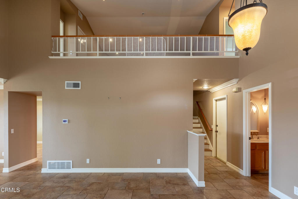866 Congressional Road Simi Valley, CA 93065 - Photo 6 of 28