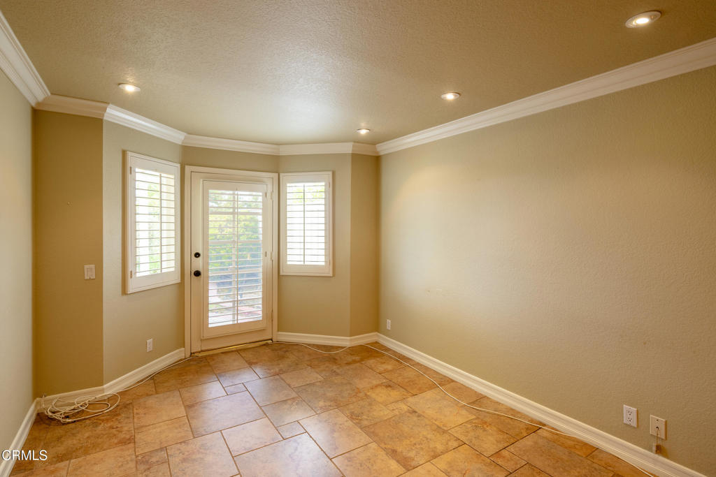 866 Congressional Road Simi Valley, CA 93065 - Photo 8 of 28