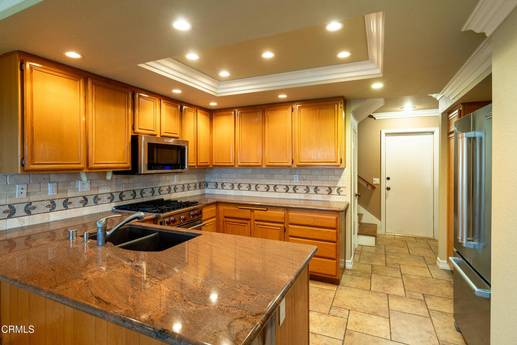 866 Congressional Road Simi Valley, CA 93065 - Photo 9 of 28