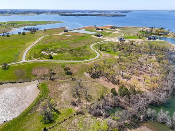 $329,900 | 410 Peninsula Drive, Honey Grove, TX 75446