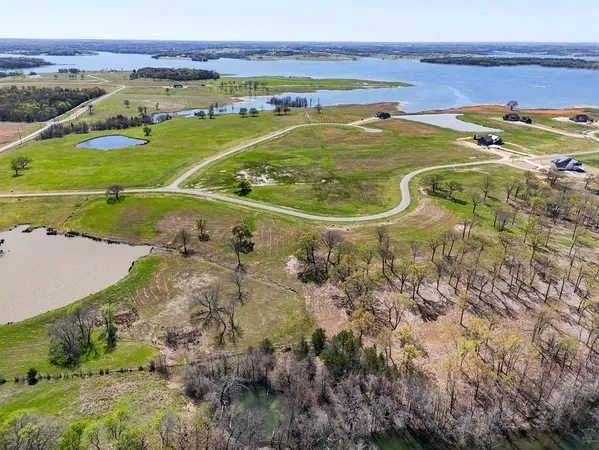 $329,900 | 410 Peninsula Drive, Honey Grove, TX 75446