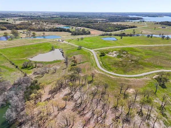 $329,900 | 410 Peninsula Drive, Honey Grove, TX 75446