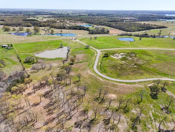 $329,900 | 410 Peninsula Drive, Honey Grove, TX 75446