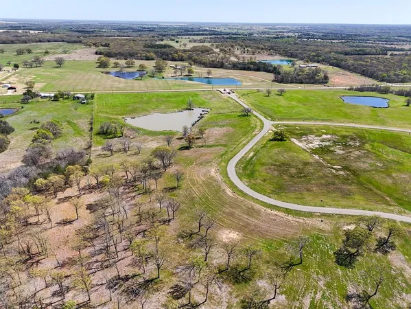 $329,900 | 410 Peninsula Drive, Honey Grove, TX 75446