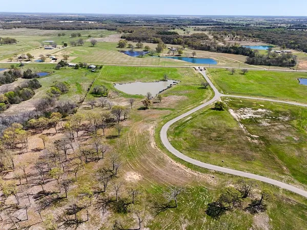 $329,900 | 410 Peninsula Drive, Honey Grove, TX 75446