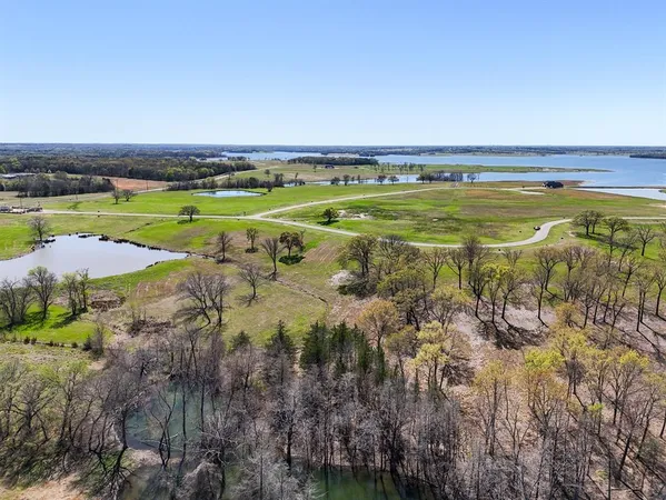 $329,900 | 410 Peninsula Drive, Honey Grove, TX 75446