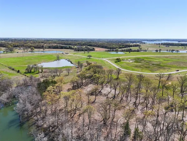 $329,900 | 410 Peninsula Drive, Honey Grove, TX 75446
