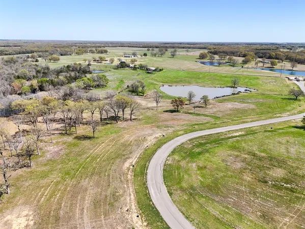 $329,900 | 410 Peninsula Drive, Honey Grove, TX 75446