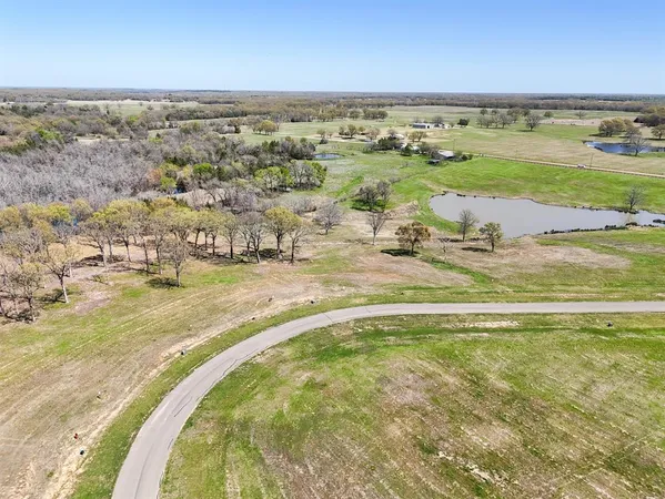 $329,900 | 410 Peninsula Drive, Honey Grove, TX 75446