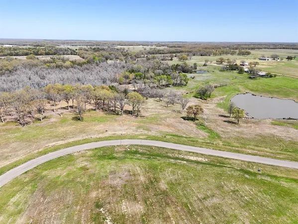 $329,900 | 410 Peninsula Drive, Honey Grove, TX 75446