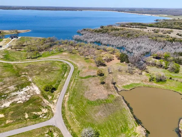 $329,900 | 410 Peninsula Drive, Honey Grove, TX 75446