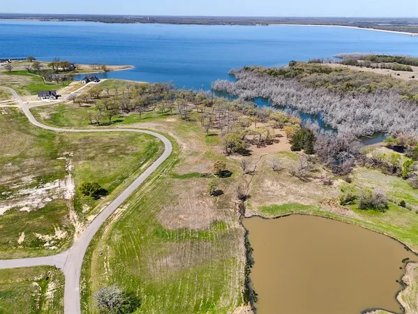 $329,900 | 410 Peninsula Drive, Honey Grove, TX 75446