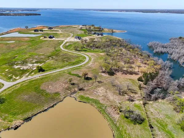 $329,900 | 410 Peninsula Drive, Honey Grove, TX 75446