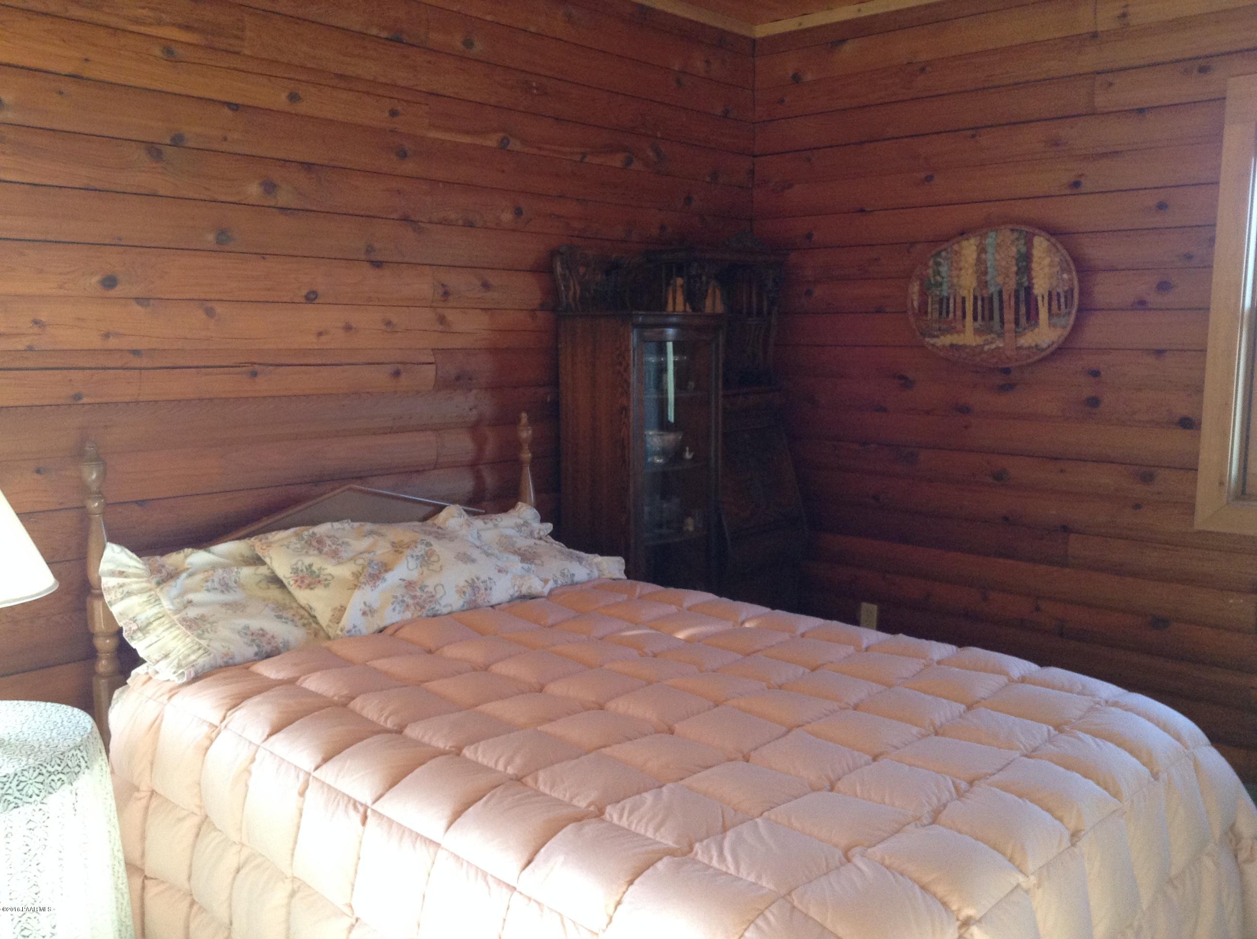 14350 North Brenda Road Prescott, AZ 86305 - Photo 13 of 22 Guest bedroom