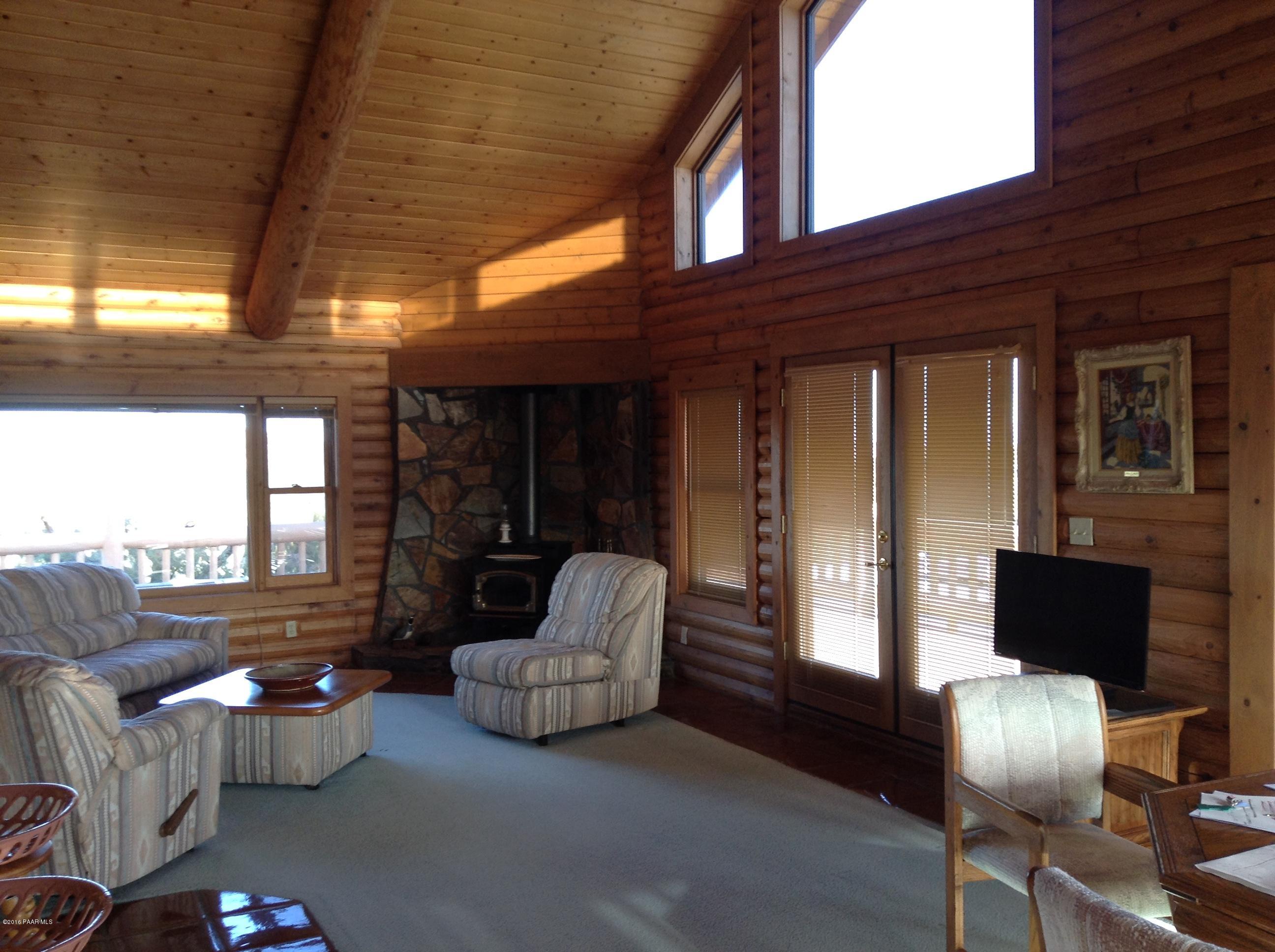 14350 North Brenda Road Prescott, AZ 86305 - Photo 7 of 22 Living room