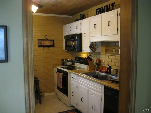 424 Cross Hill Road Nazareth, PA 18064 - Photo 9 of 28 Gallery Image 9