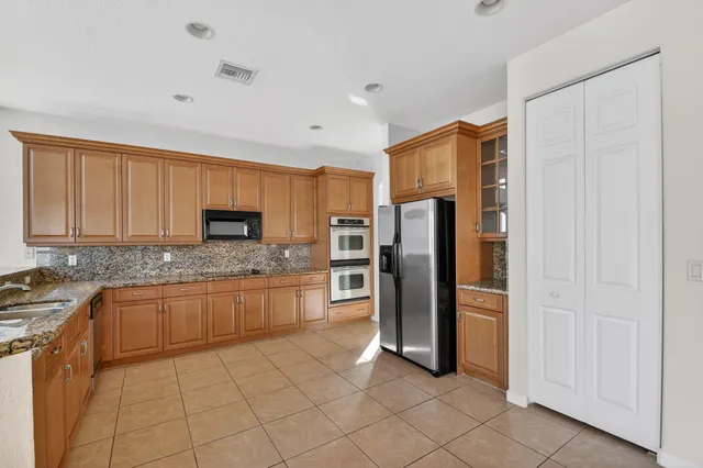 a view of an entryway with interior