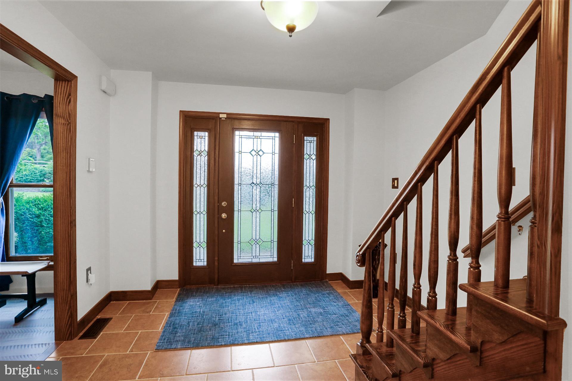 4505 Stoudts Ferry Bridge Road Reading, PA 19605 - Photo 14 of 57 Foyer