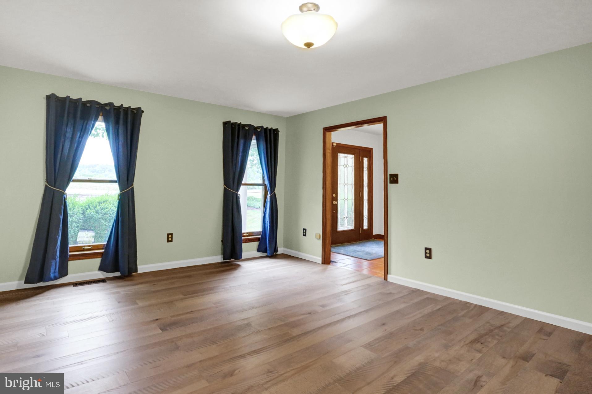 4505 Stoudts Ferry Bridge Road Reading, PA 19605 - Photo 15 of 57 Living Room