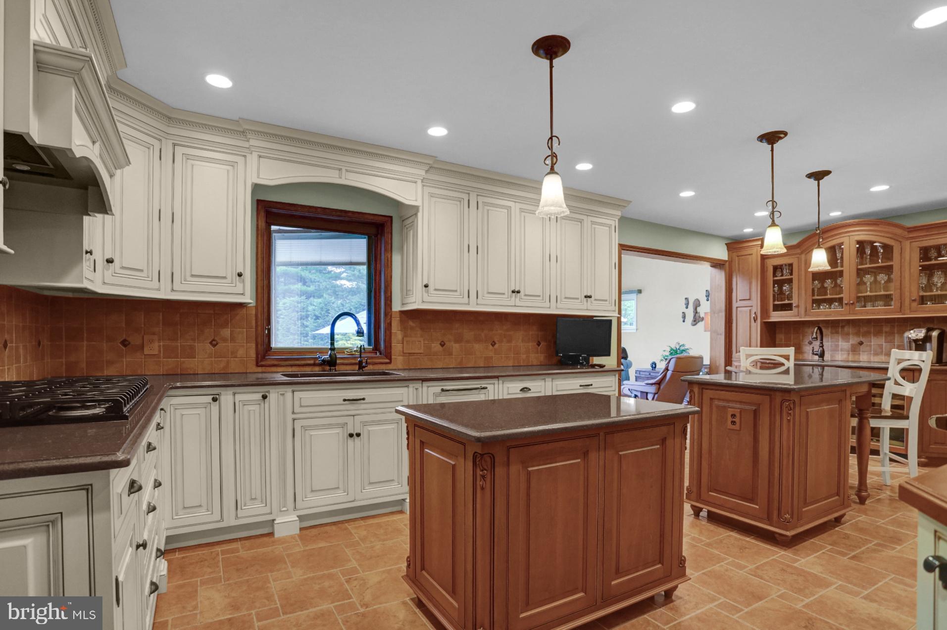 4505 Stoudts Ferry Bridge Road Reading, PA 19605 - Photo 21 of 57 Custom Kitchen