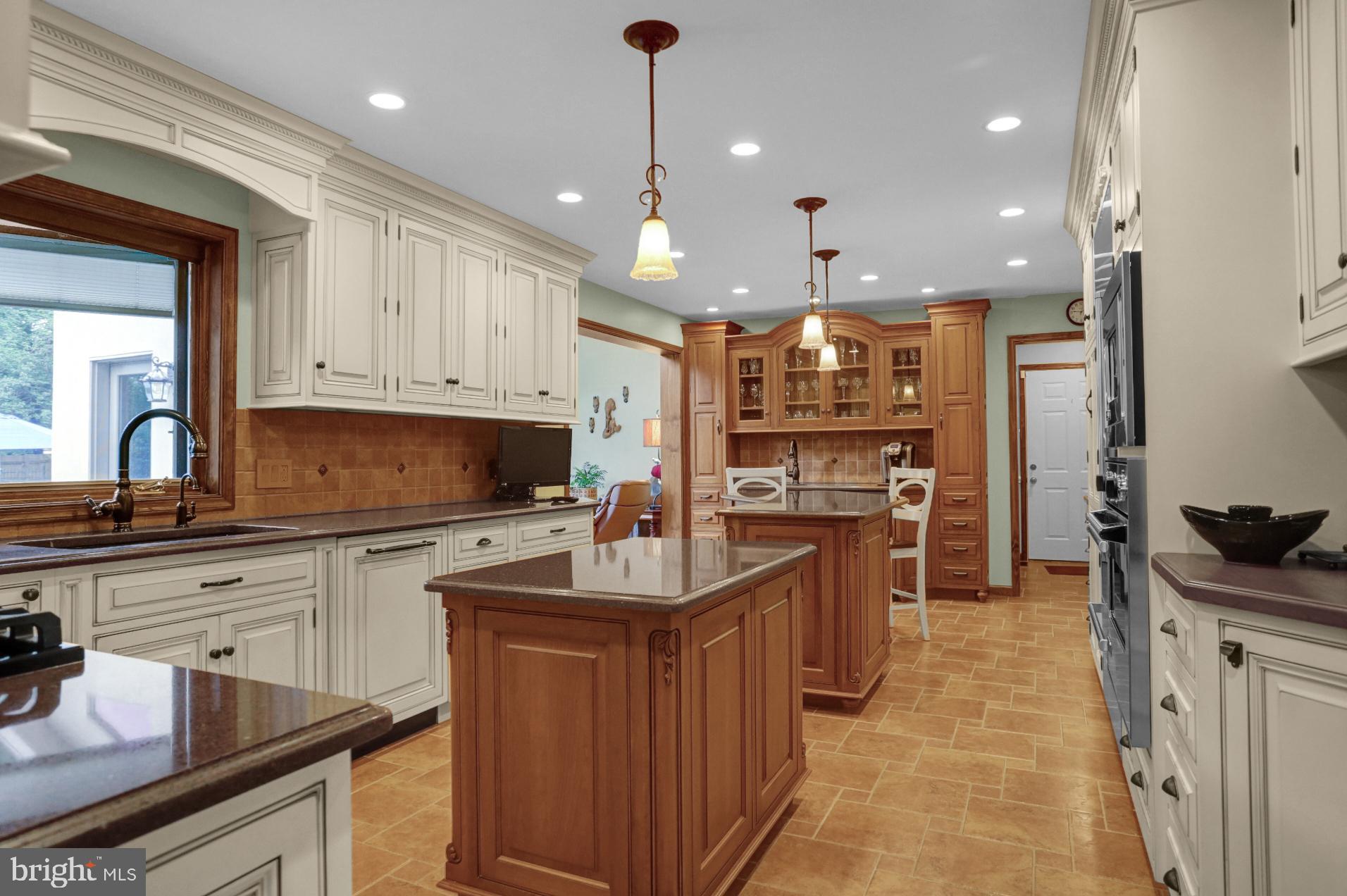 4505 Stoudts Ferry Bridge Road Reading, PA 19605 - Photo 22 of 57 Custom Kitchen