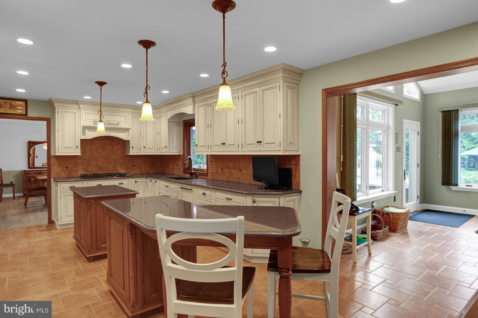 4505 Stoudts Ferry Bridge Road Reading, PA 19605 - Photo 23 of 57 Custom Kitchen