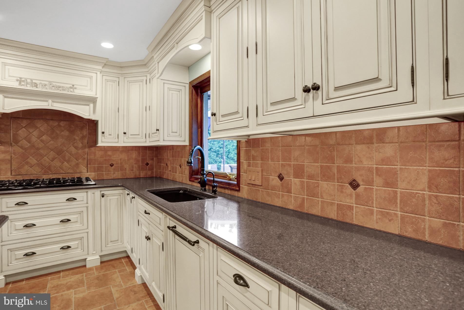 4505 Stoudts Ferry Bridge Road Reading, PA 19605 - Photo 25 of 57 Custom Kitchen