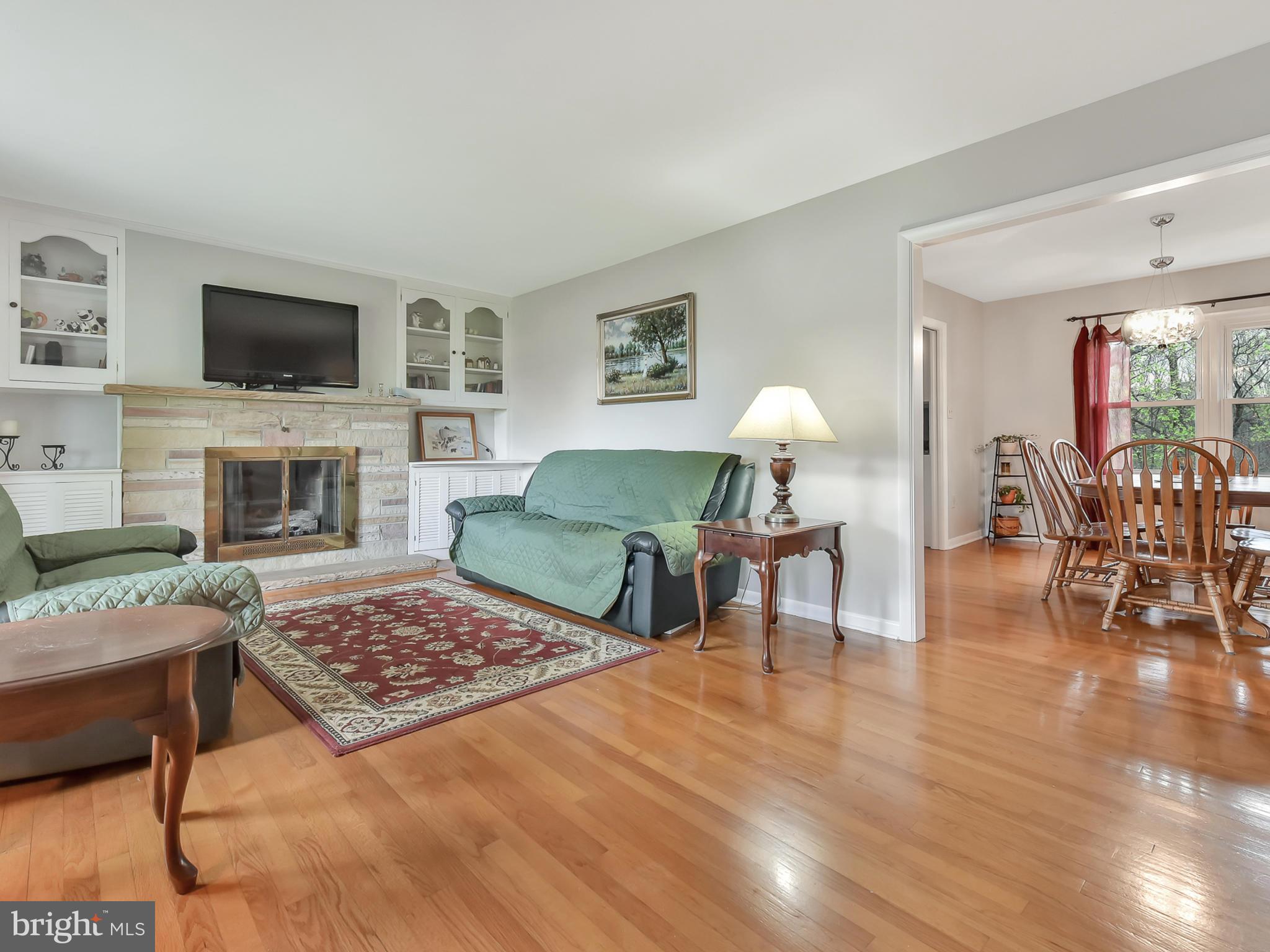 6143 Long Branch Road Frederick, MD 21701 - Photo 11 of 44 Living Room