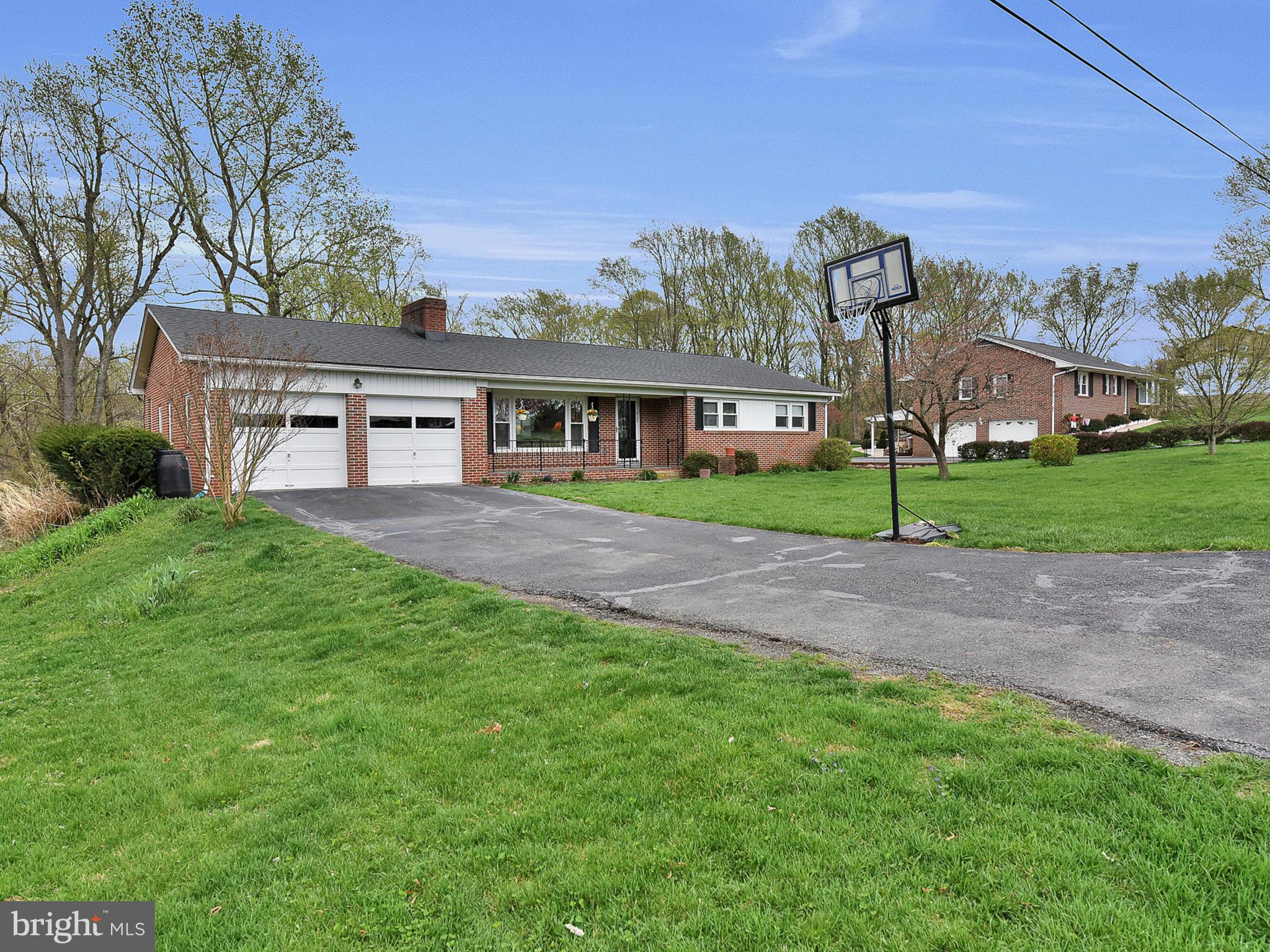 6143 Long Branch Road Frederick, MD 21701 - Photo 3 of 44 2 Car Garage plus 6 parking spaces!