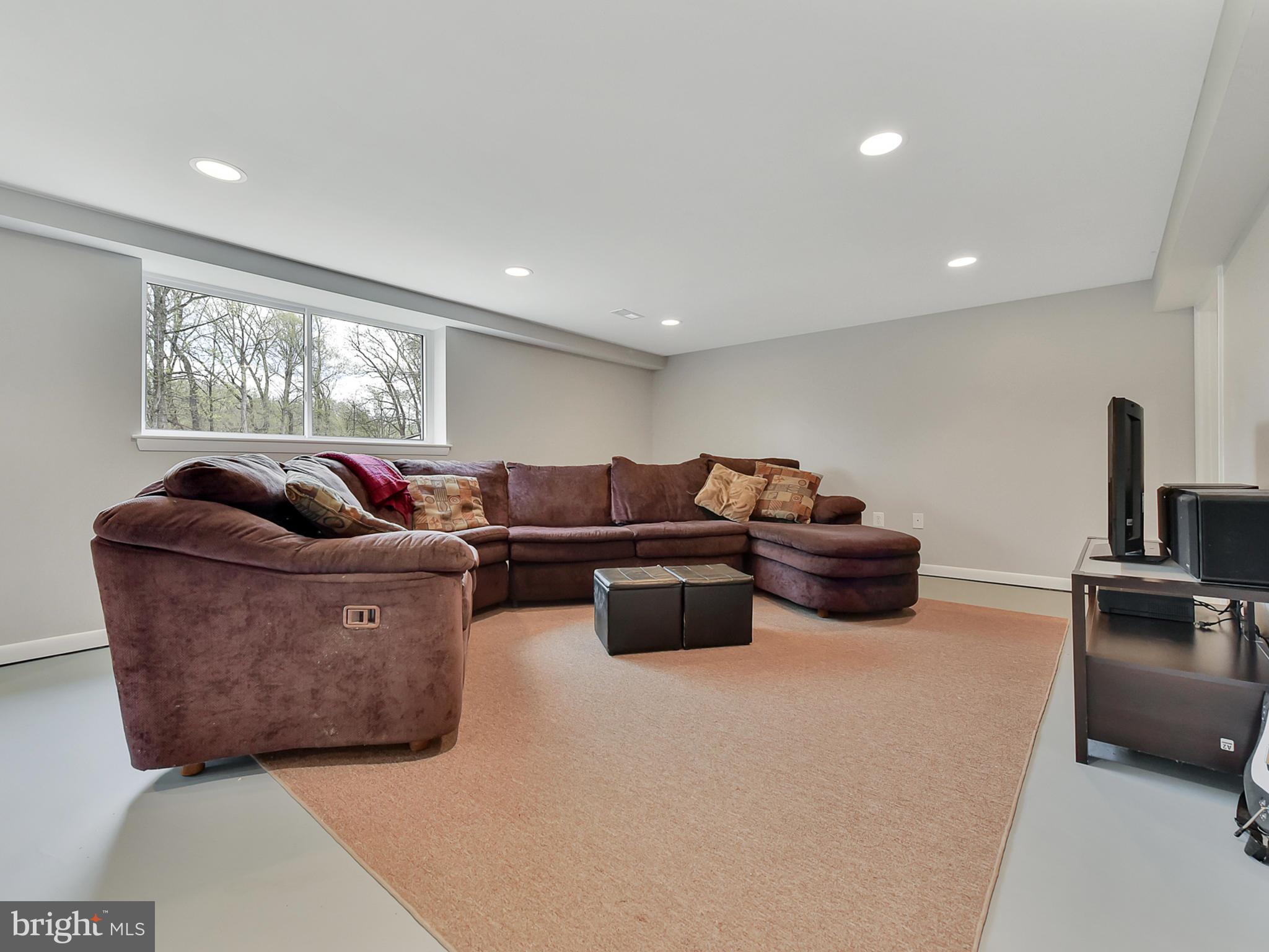 6143 Long Branch Road Frederick, MD 21701 - Photo 31 of 44 Family Room