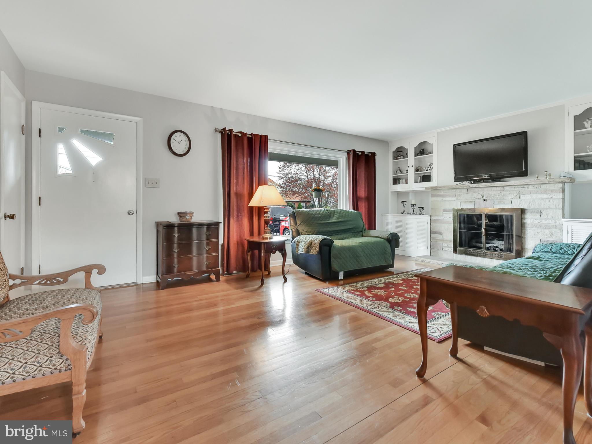 6143 Long Branch Road Frederick, MD 21701 - Photo 7 of 44 Living Room