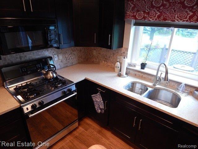 1756 Ridgecrest Rochester, MI 48306 - Photo 6 of 19 newer.stainless.JPG