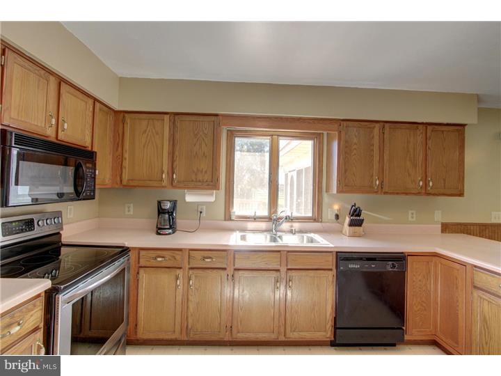 6410 Pearsons Corner Road Dover, DE 19904 - Photo 8 of 25 Kitchen