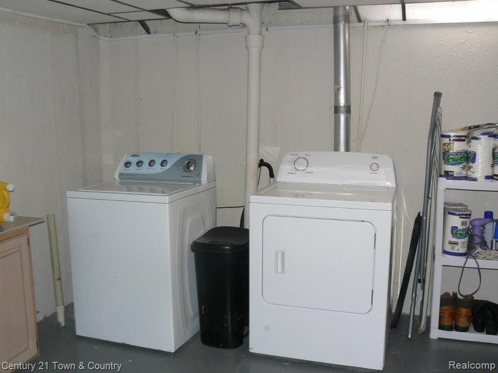 2505 Frazho Road Warren, MI 48091 - Photo 16 of 27 Washer and Dryer included.jpg