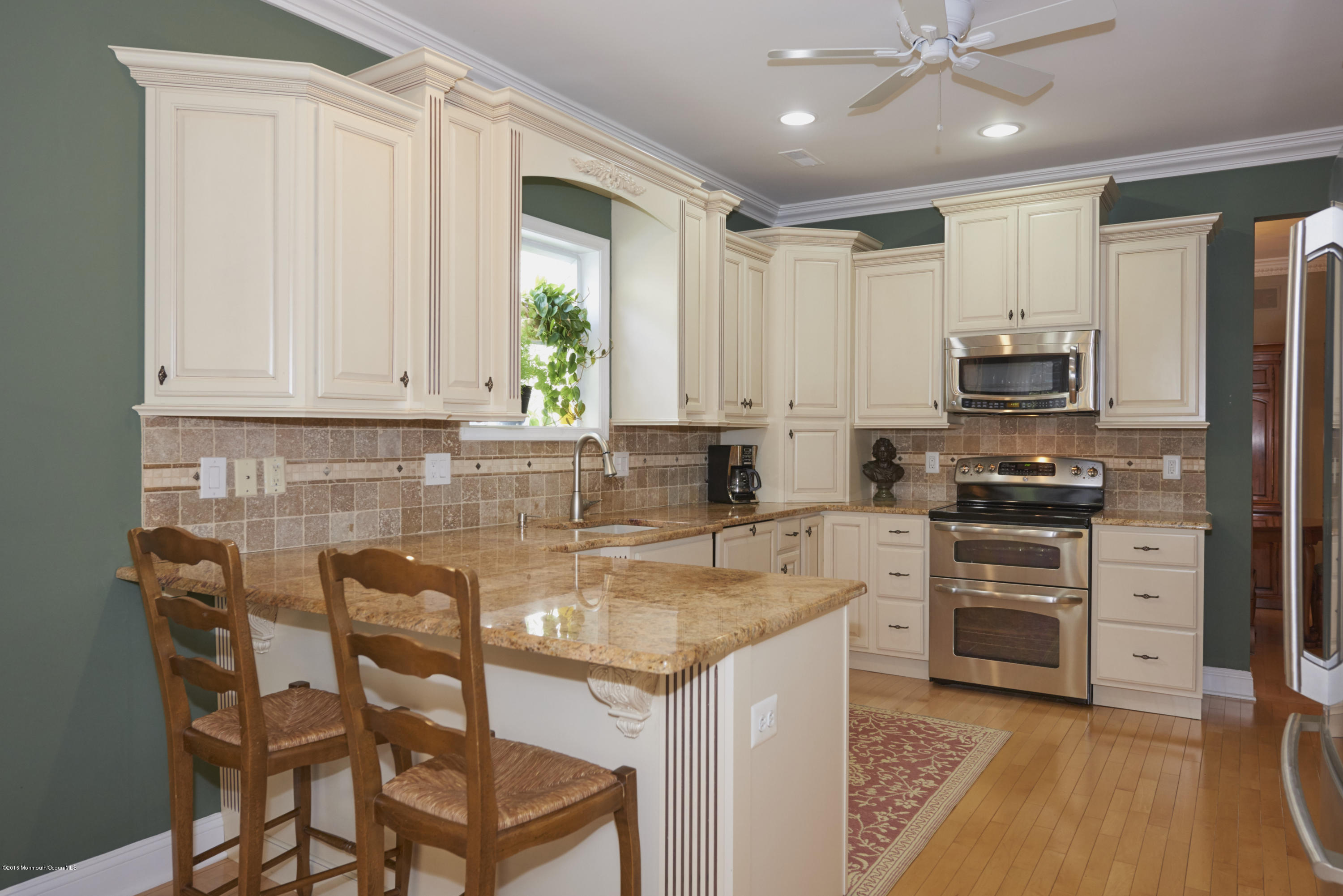 6 Windward Way Red Bank, NJ 07701 - Photo 8 of 15 Breakfast Bar