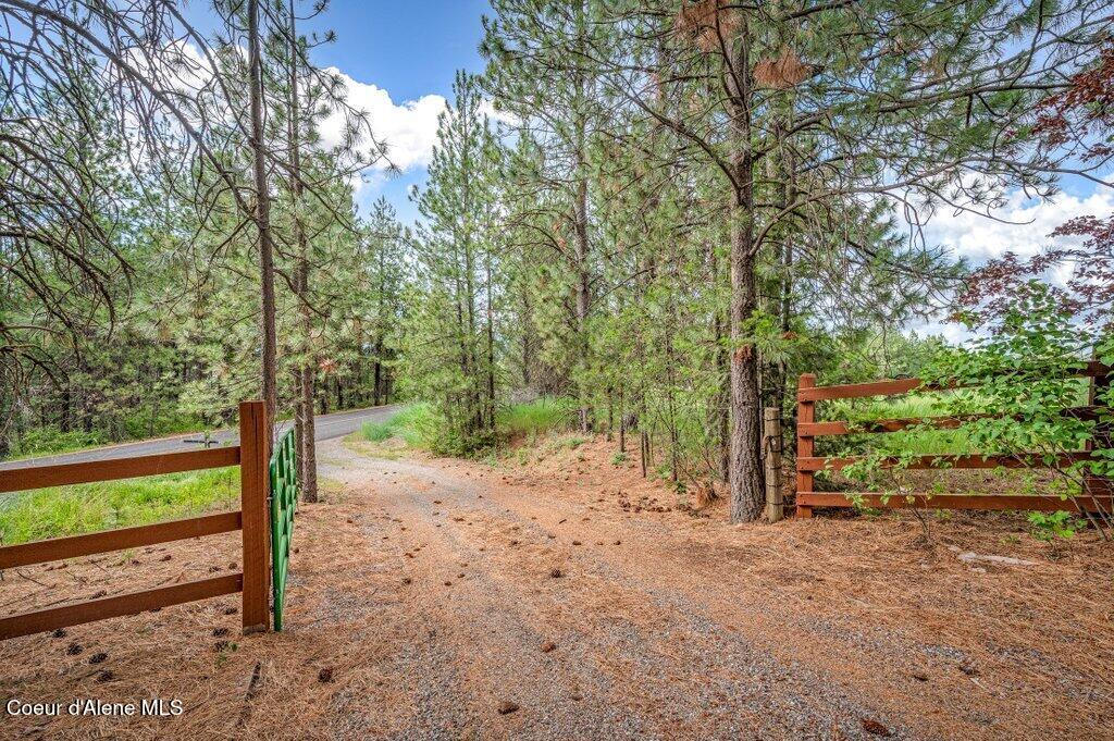 3018 South Signal Point Road Post Falls, ID 83854 - Photo 102 of 117 Driveway