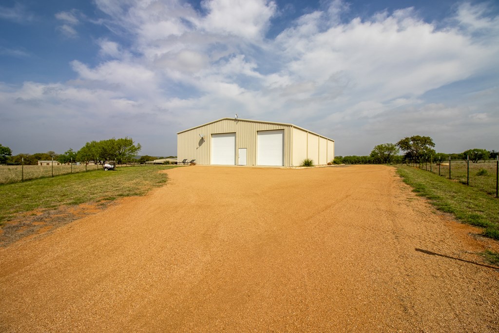 5830 Highway 16 Llano, TX 78643 - Photo 4 of 39