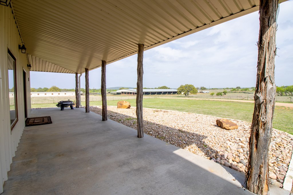 5830 Highway 16 Llano, TX 78643 - Photo 6 of 39