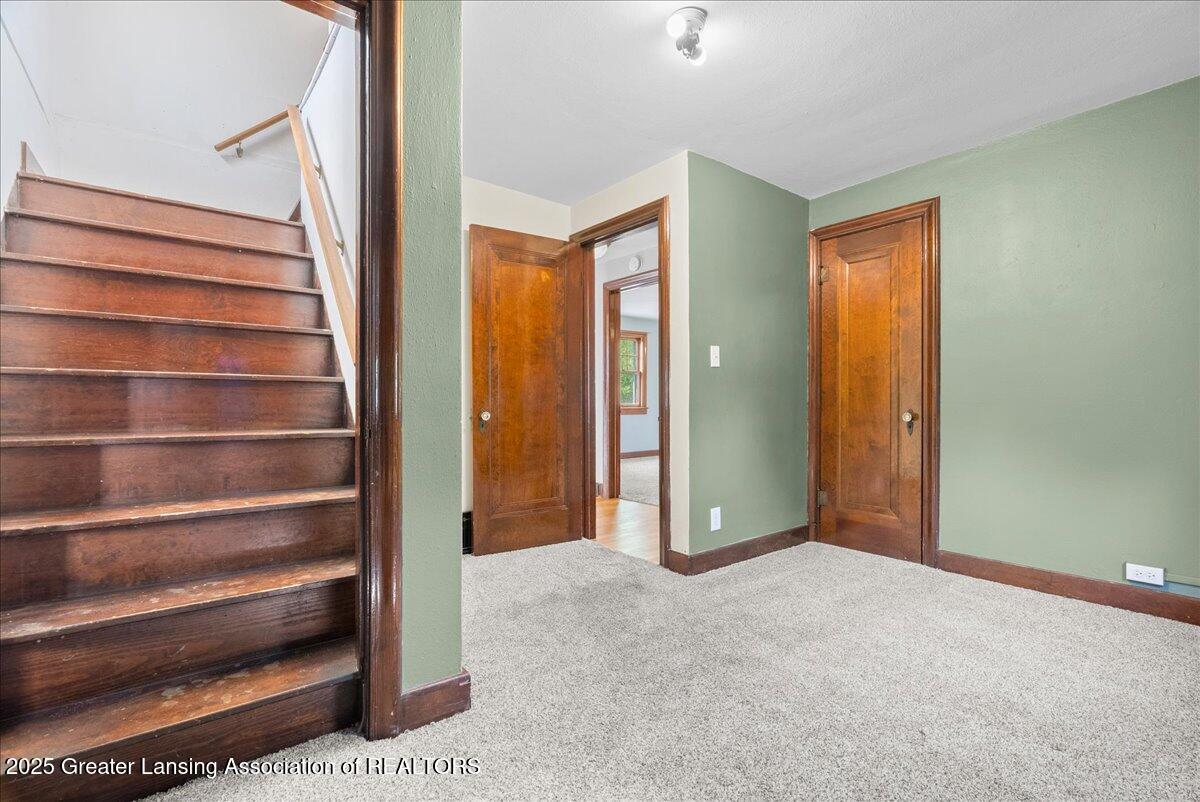 532 Riley Street Lansing, MI 48910 - Photo 29 of 38 29-Media Jett - 24
