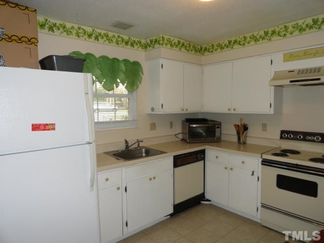 6439 New Market Way Raleigh, NC 27615 - Photo 13 of 25 Kitchen