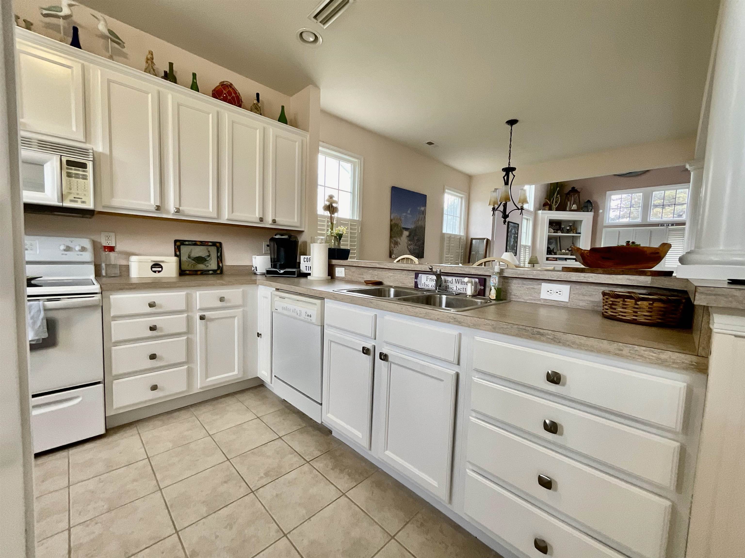 124 Gables Way Kitty Hawk, NC 27949 - Photo 4 of 37 Gallery Image 4
